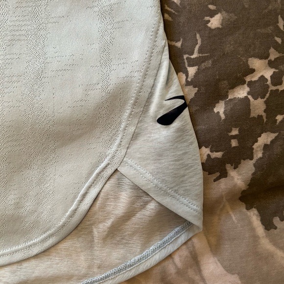 Sleeveless running top - Picture 8 of 8